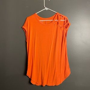 673. Maurices 24/7 Relaxed Fit Casual Asymmetrical Top